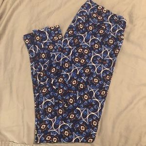 LuLaRoe Tall & Curvy Leggings